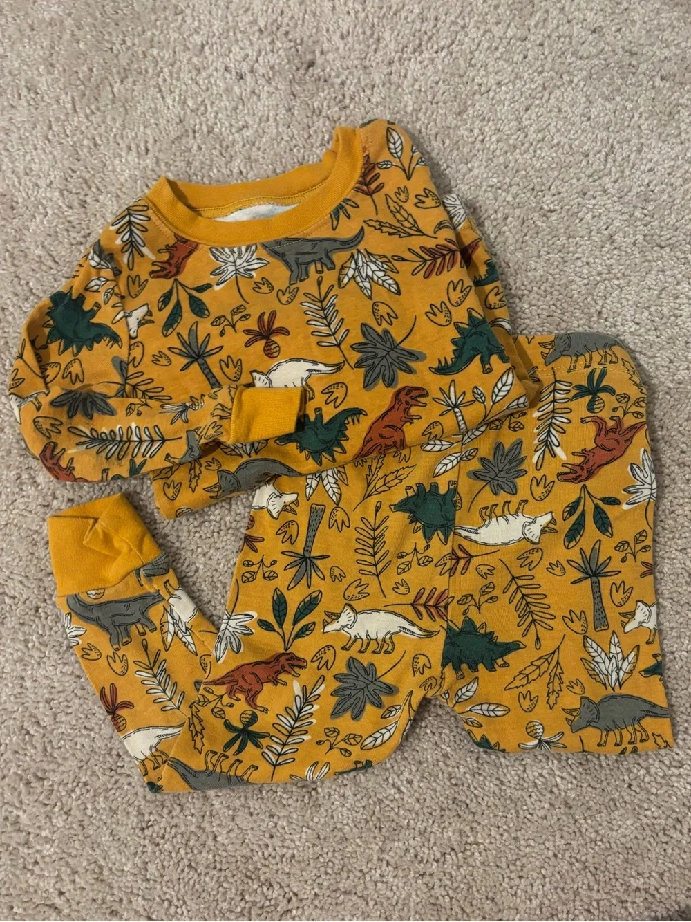 4 sets of long sleeve and pant pajamas